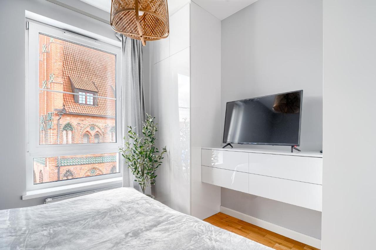 Apartment 222 Stare No 1