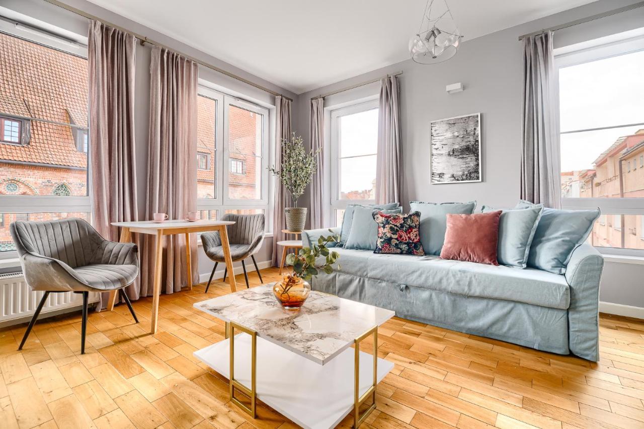 222 Stare No 1 Apartment *