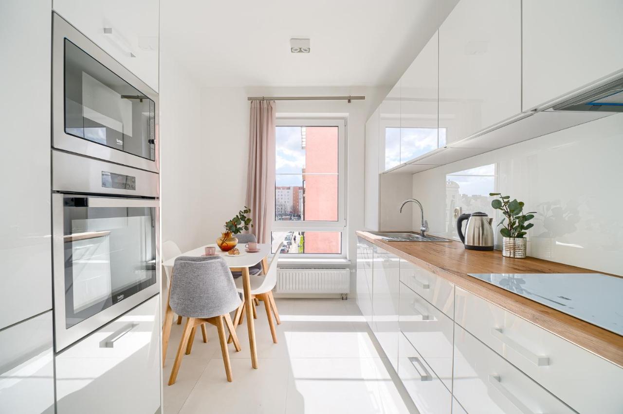Apartment 222 Stare No 1