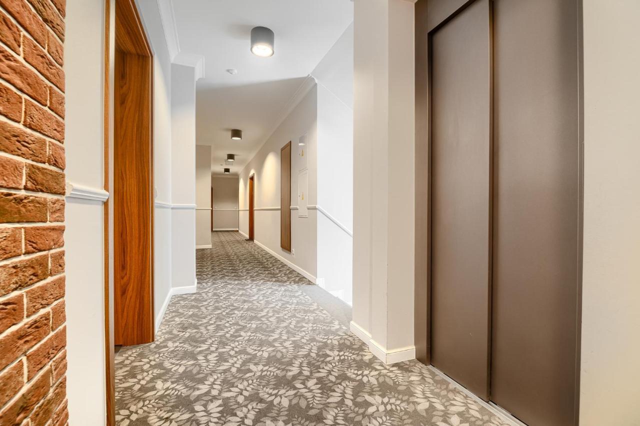 222 Stare No 1 Apartment